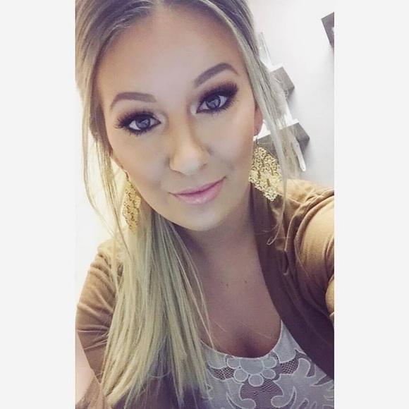 Meet your Posher, Brooke - Picture 1 of 1